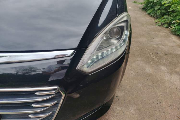 Used Luxgen Great 7 MPV 2016 2.0T Luxury Model Left Front Headlight