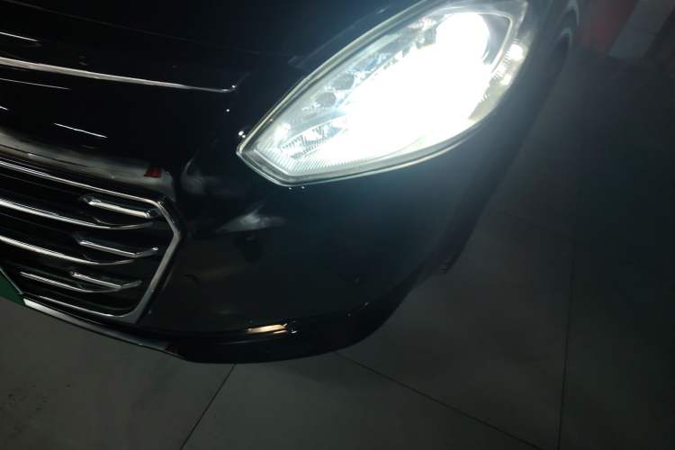 Used Luxgen Great 7 MPV 2016 2.0T Luxury Model Left Front Headlight