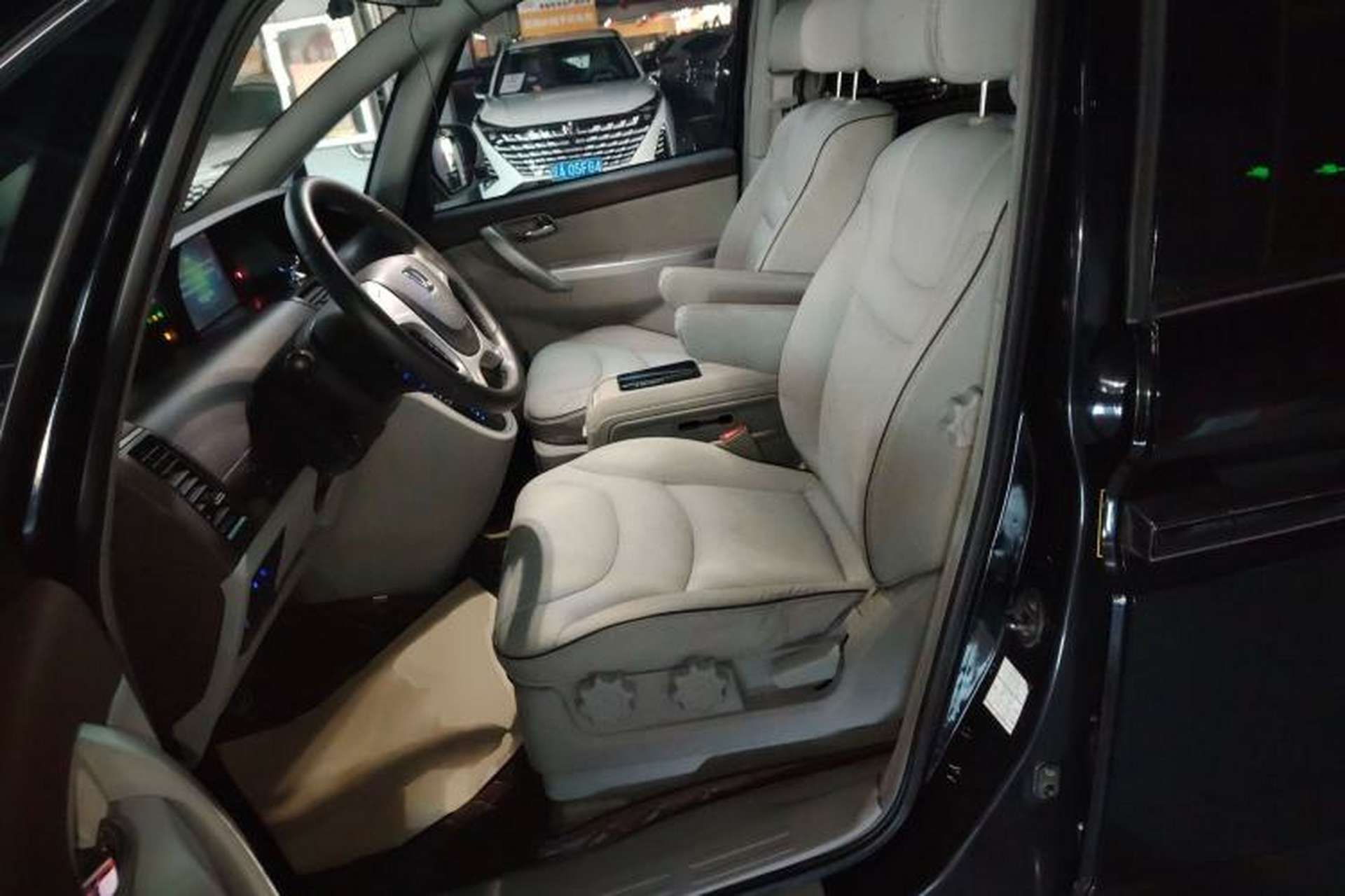 Used Luxgen Great 7 MPV 2016 2.0T Luxury Model Left Front Seat