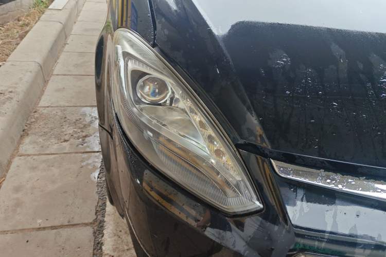 Used Luxgen Great 7 MPV 2016 2.2T Smart Enjoyment Version Right Front Headlight