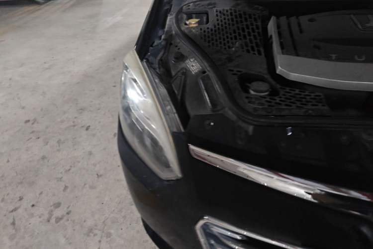 Used Luxgen Great 7 MPV 2016 2.0T Comfort Edition Right Front Headlight