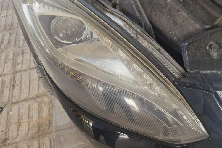 Used Luxgen Great 7 MPV 2016 2.0T Comfort Edition Right Front Headlight