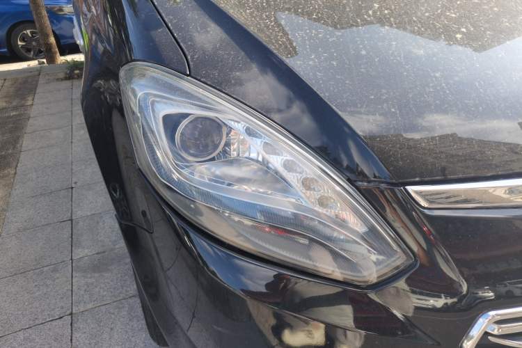 Used Luxgen Great 7 MPV 2016 2.0T Luxury Model Right Front Headlight