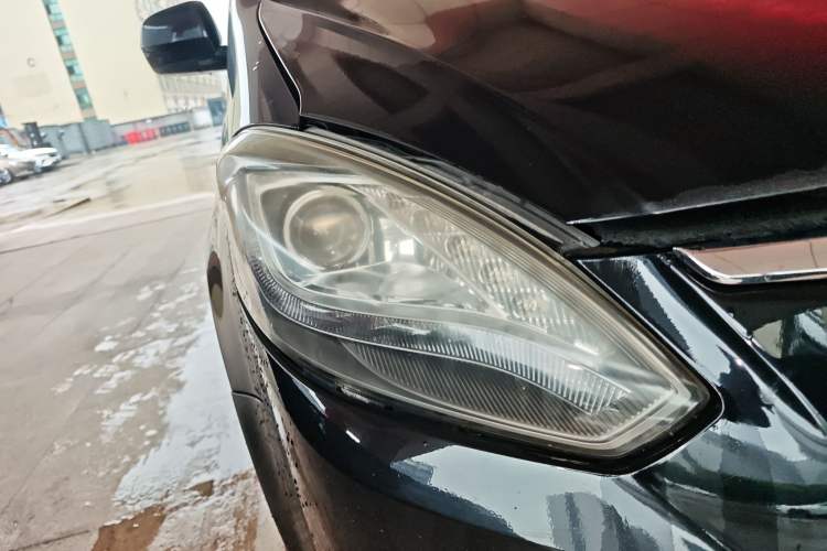 Used Luxgen Great 7 MPV 2016 2.0T Comfort Edition Right Front Headlight