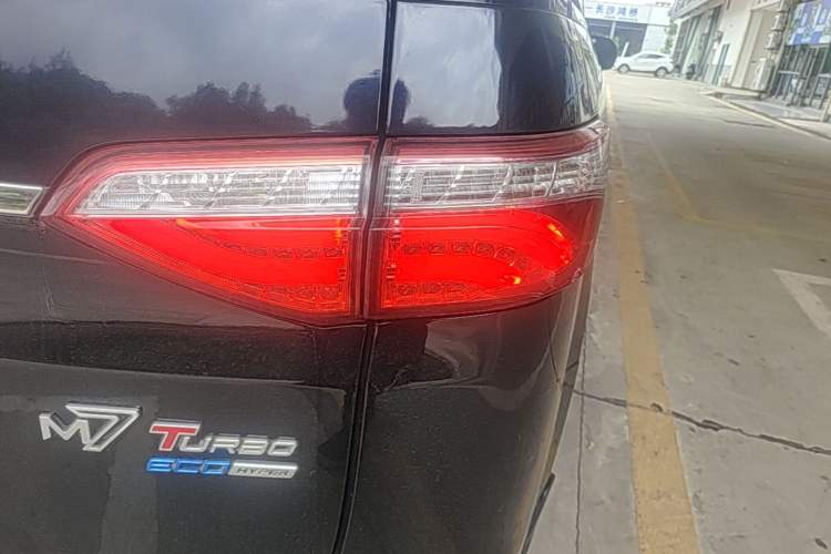Used Luxgen Great 7 MPV 2016 2.0T Luxury Model Right Rear Taillight