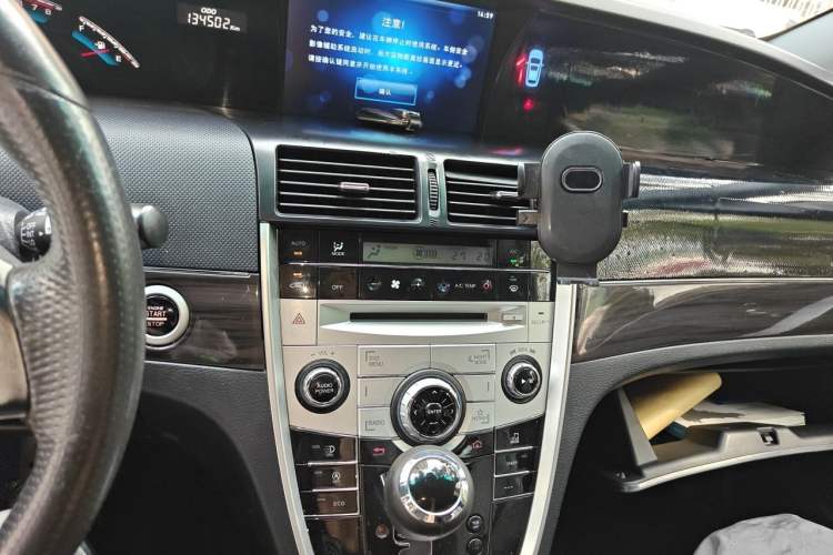 Used Luxgen Great 7 MPV 2016 2.0T Luxury Model Audio And AC Panel