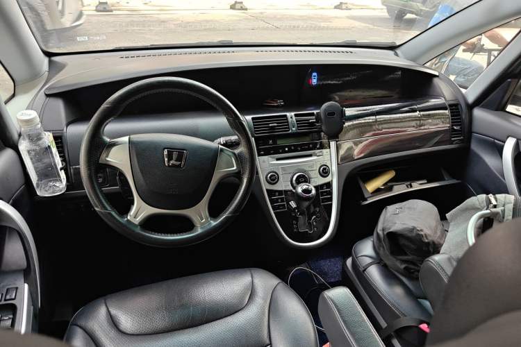 Used Luxgen Great 7 MPV 2016 2.0T Luxury Model Center Console