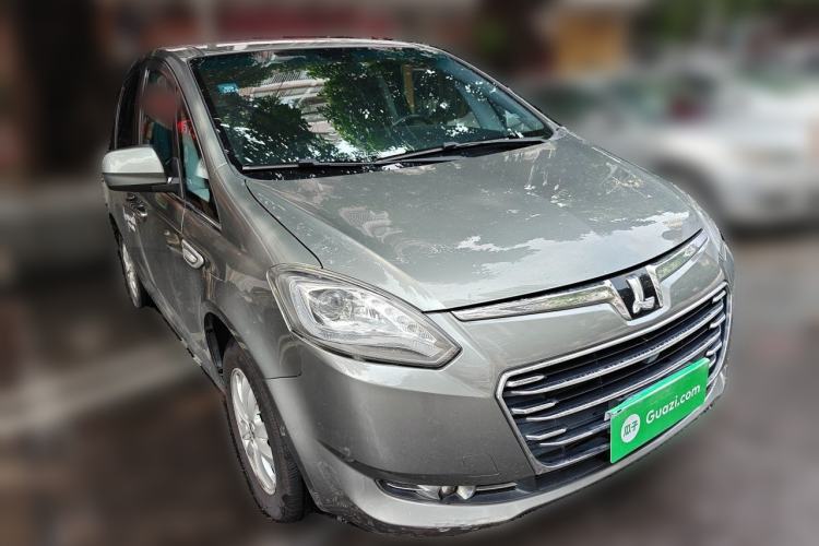 Used Luxgen Great 7 MPV 2016 2.0T Luxury Model Front Right 45 Deg