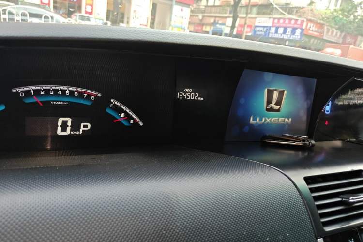 Used Luxgen Great 7 MPV 2016 2.0T Luxury Model Odometer Close Up