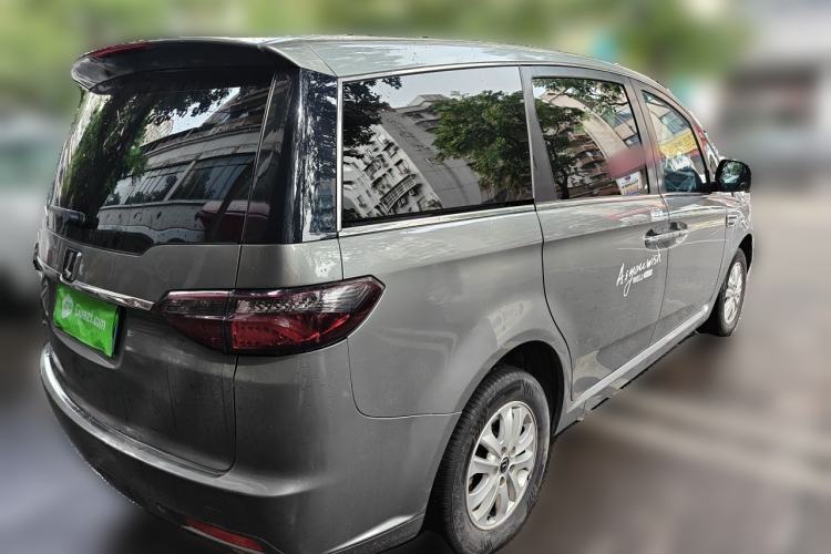Used Luxgen Great 7 MPV 2016 2.0T Luxury Model Rear Right 45 Deg