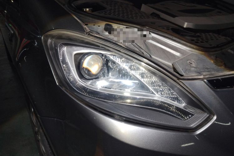 Used Luxgen Great 7 MPV 2016 2.0T Comfort Edition Right Front Headlight