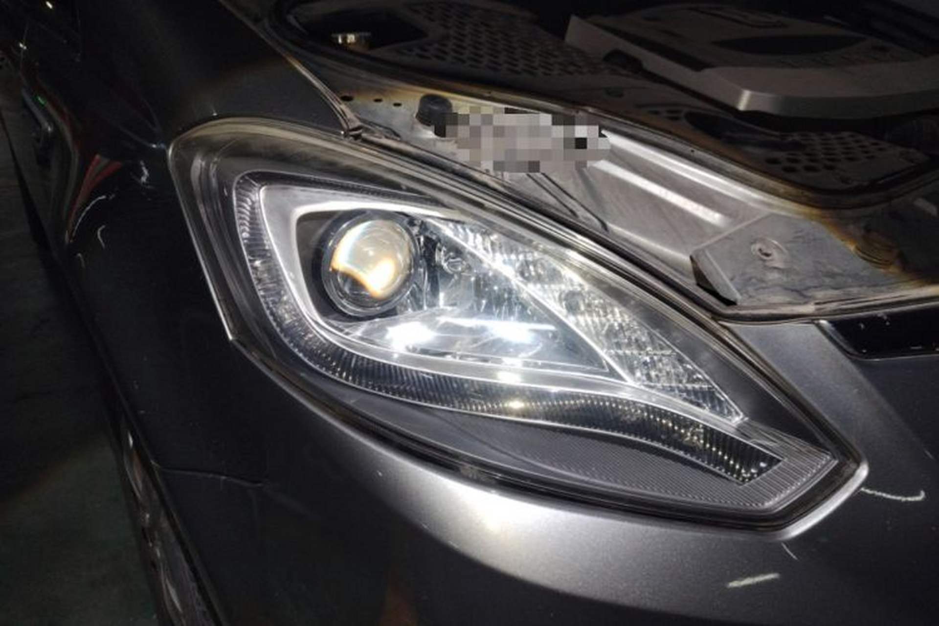 Used Luxgen Great 7 MPV 2016 2.0T Comfort Edition Right Front Headlight