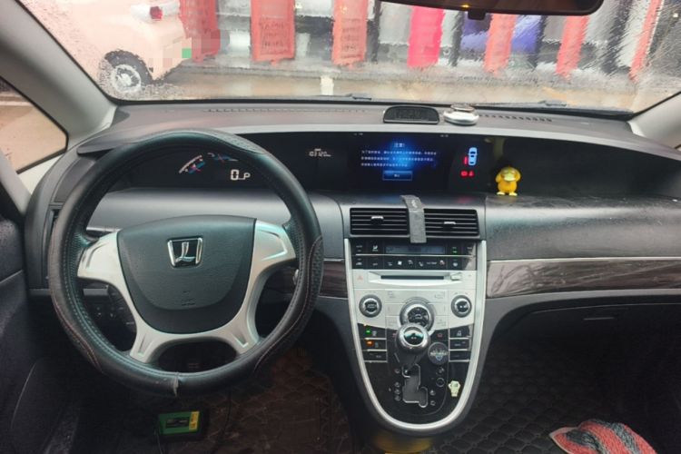 Used Luxgen Great 7 MPV 2016 2.0T Luxury Model Center Console