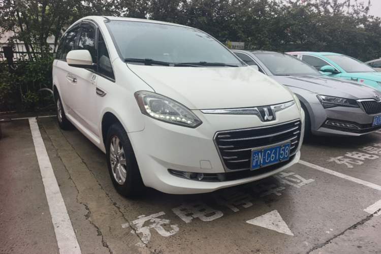 Used Luxgen Great 7 MPV 2016 2.0T Luxury Model Front Right 45 Deg