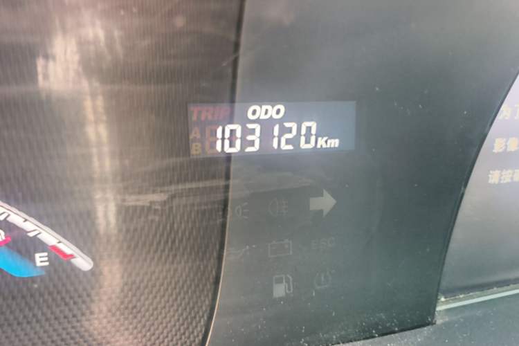 Used Luxgen Great 7 MPV 2016 2.0T Luxury Model Odometer Close Up