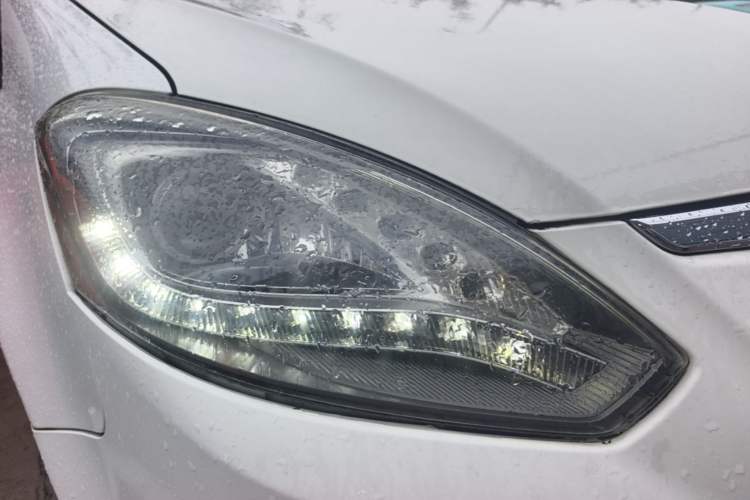 Used Luxgen Great 7 MPV 2016 2.0T Luxury Model Right Front Headlight