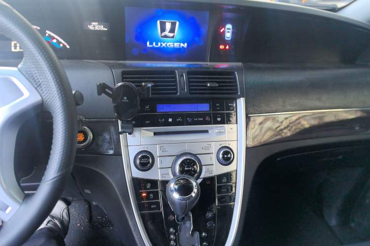 Used Luxgen Great 7 MPV 2016 2.0T Luxury Model Audio And AC Panel