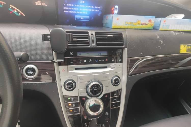 Used Luxgen Great 7 MPV 2016 2.0T Comfort Edition Audio And AC Panel