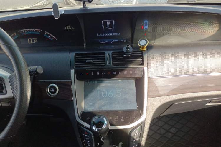 Used Luxgen Great 7 MPV 2016 2.2T Smart Enjoyment Version Audio And AC Panel