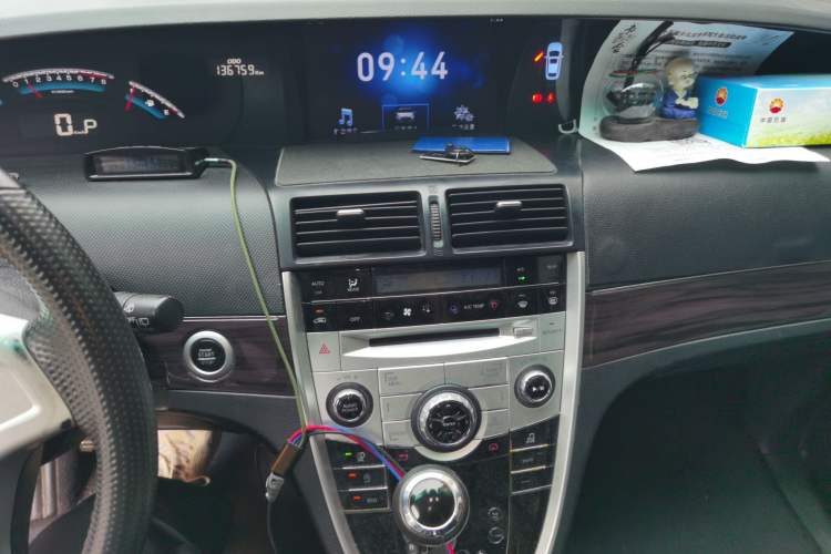 Used Luxgen Great 7 MPV 2016 2.0T Luxury Model Audio And AC Panel