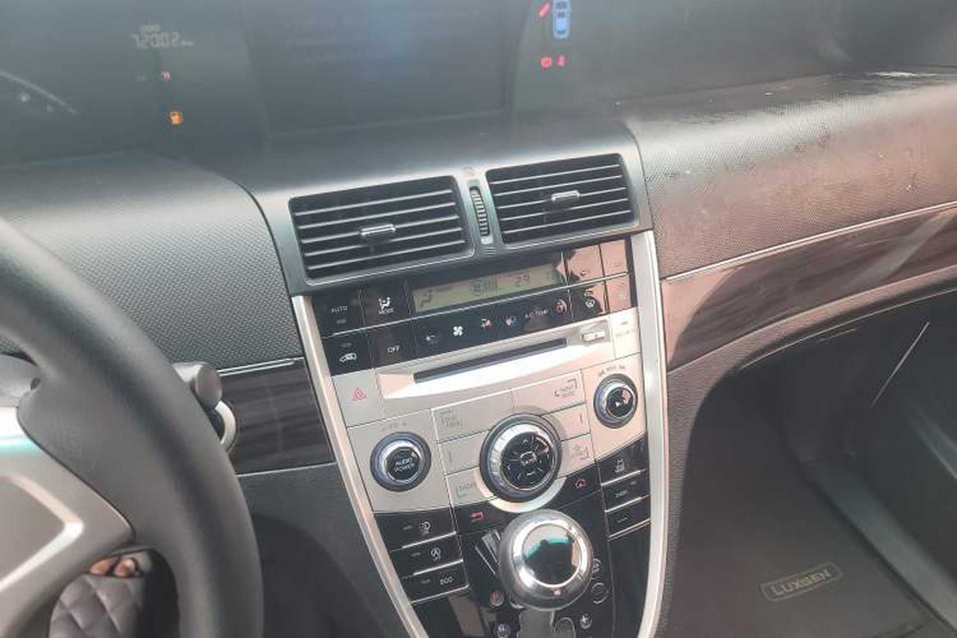 Used Luxgen Great 7 MPV 2016 2.0T Luxury Model Audio And AC Panel