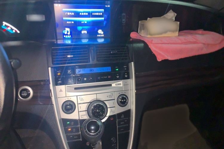 Used Luxgen Great 7 MPV 2016 2.0T Comfort Edition Audio And AC Panel