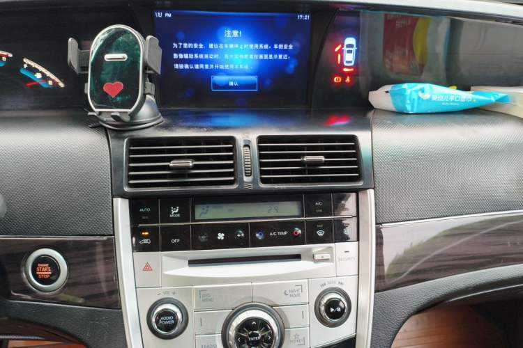 Used Luxgen Great 7 MPV 2016 2.0T Comfort Edition Audio And AC Panel
