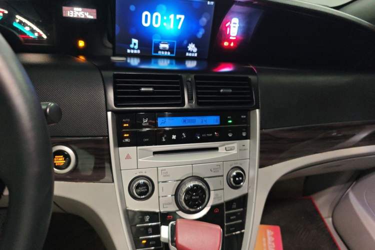 Used Luxgen Great 7 MPV 2016 2.0T Comfort Edition Audio And AC Panel