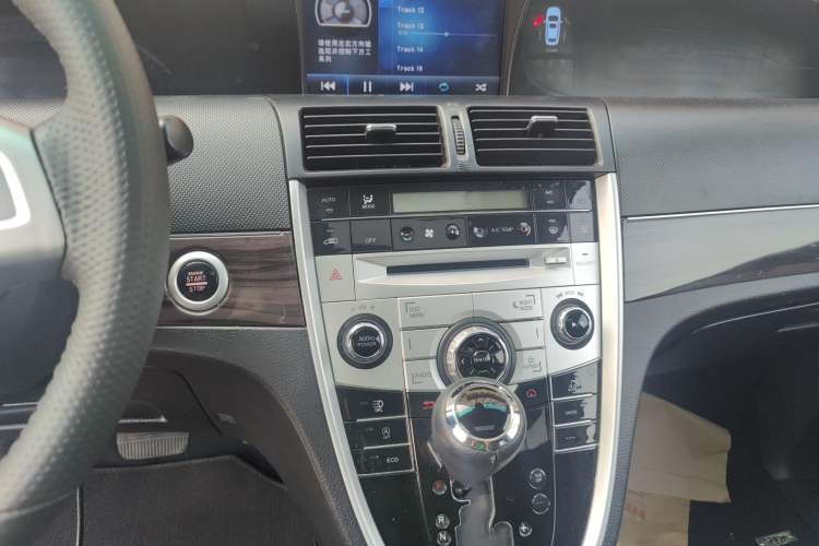 Used Luxgen Great 7 MPV 2016 2.0T Luxury Model Audio And AC Panel