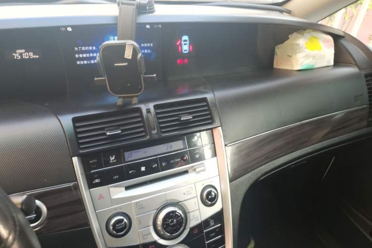 Used Luxgen Great 7 MPV 2016 2.0T Luxury Model Audio And AC Panel
