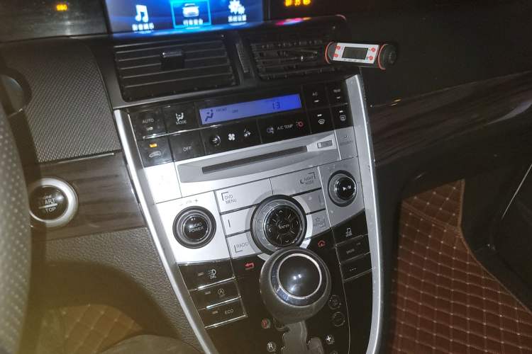 Used Luxgen Great 7 MPV 2016 2.0T Luxury Model Audio And AC Panel