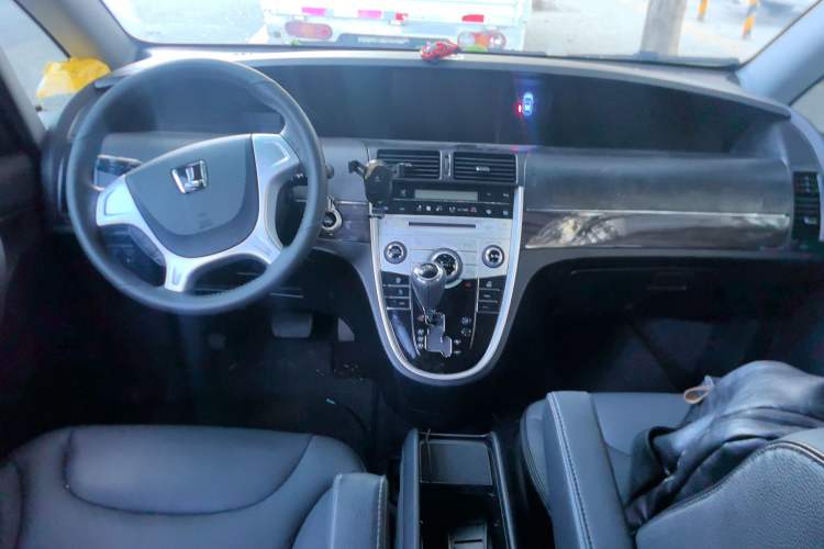 Used Luxgen Great 7 MPV 2016 2.0T Luxury Model Center Console