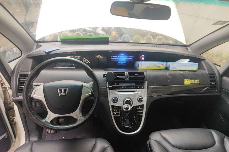 Used Luxgen Great 7 MPV 2016 2.0T Comfort Edition Center Console