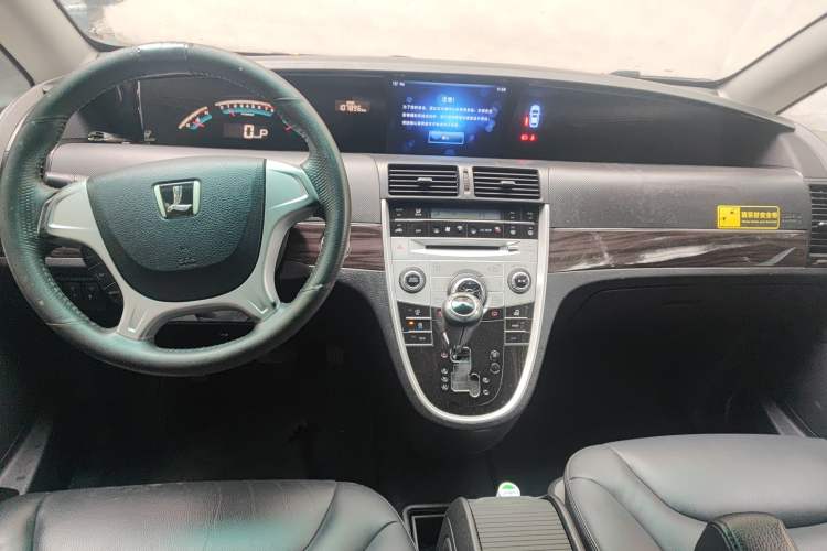 Used Luxgen Great 7 MPV 2016 2.0T Comfort Edition Center Console