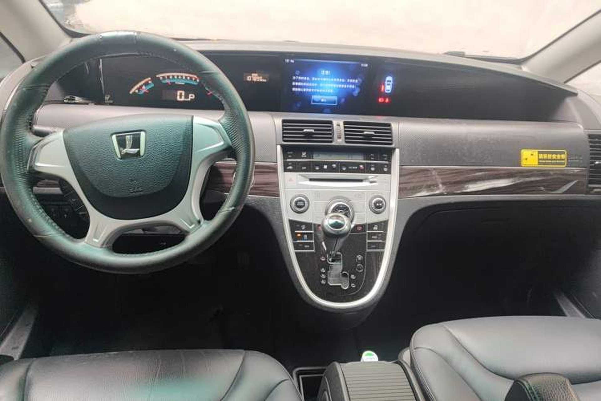 Used Luxgen Great 7 MPV 2016 2.0T Comfort Edition Center Console