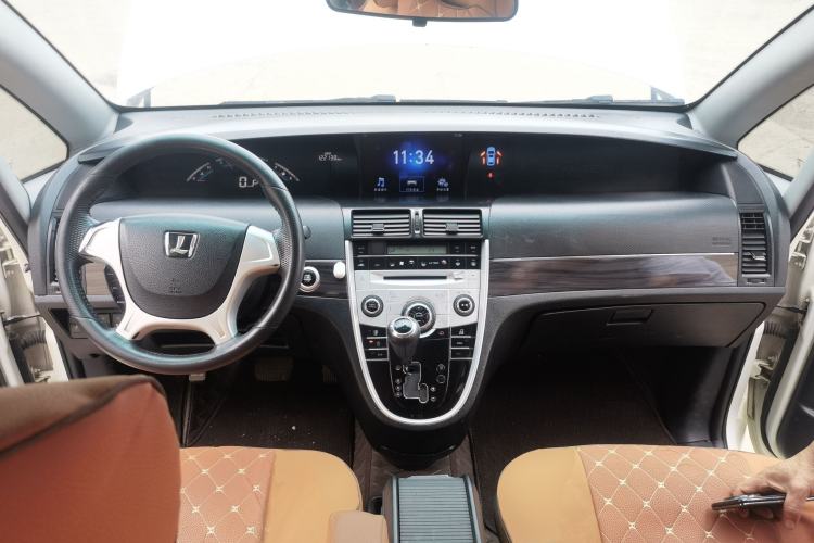 Used Luxgen Great 7 MPV 2016 2.0T Luxury Model Center Console