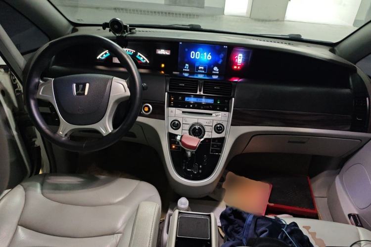 Used Luxgen Great 7 MPV 2016 2.0T Comfort Edition Center Console