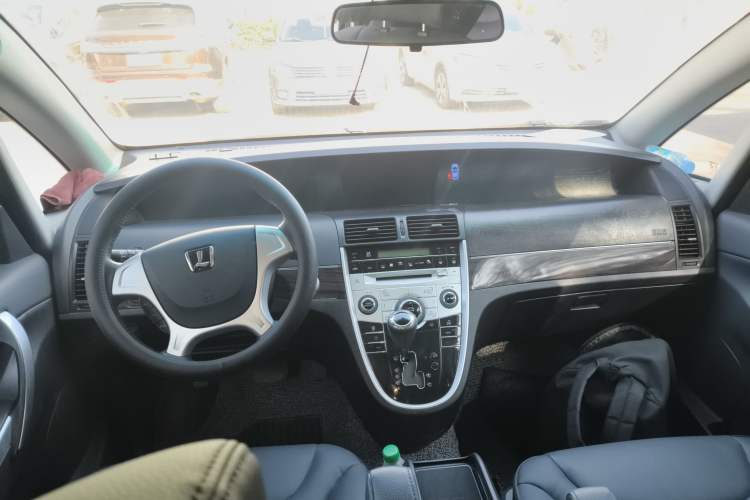 Used Luxgen Great 7 MPV 2016 2.0T Luxury Model Center Console