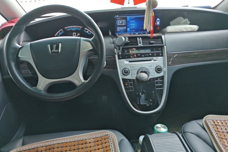 Used Luxgen Great 7 MPV 2016 2.0T Comfort Edition Center Console