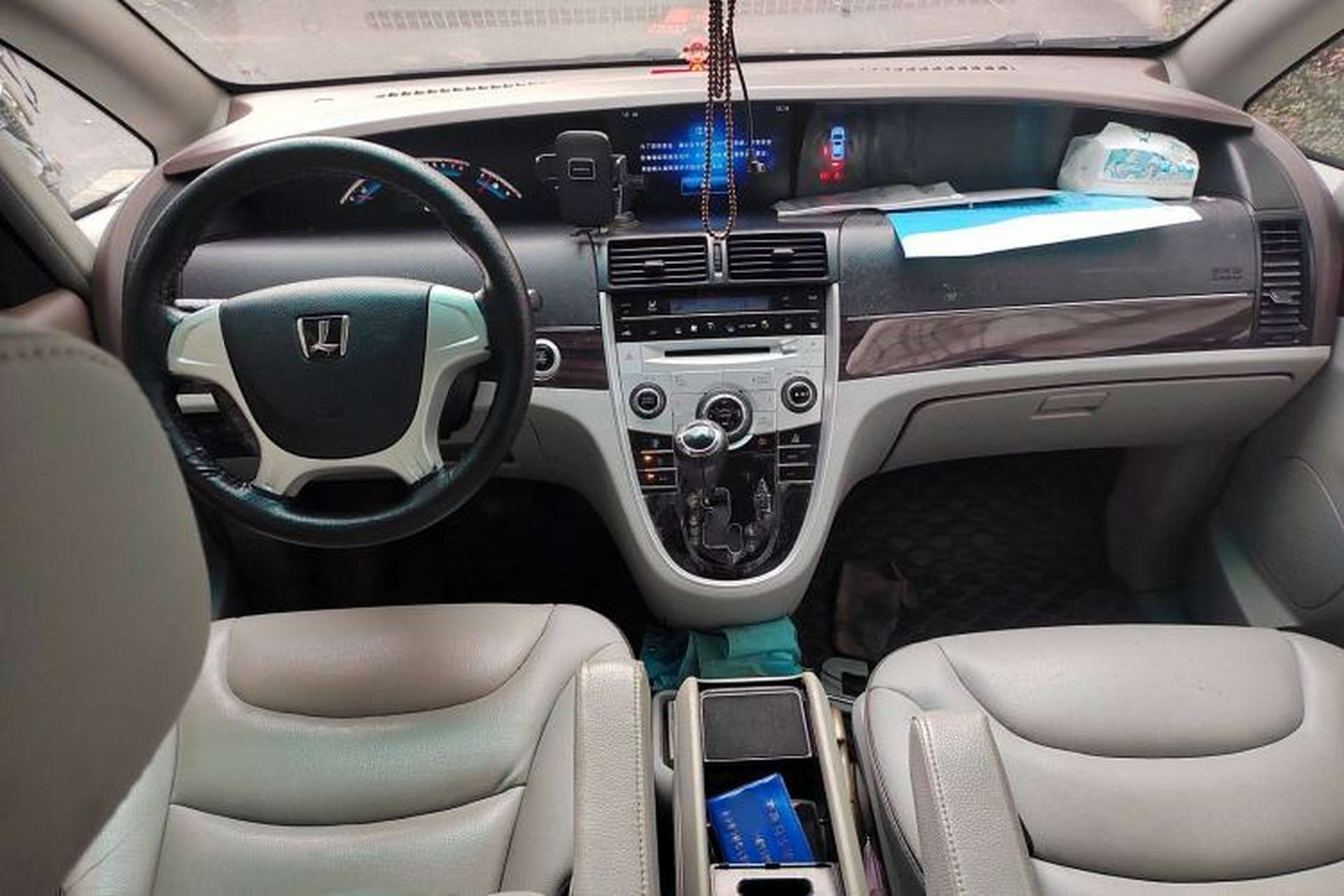 Used Luxgen Great 7 MPV 2016 2.0T Luxury Model Center Console