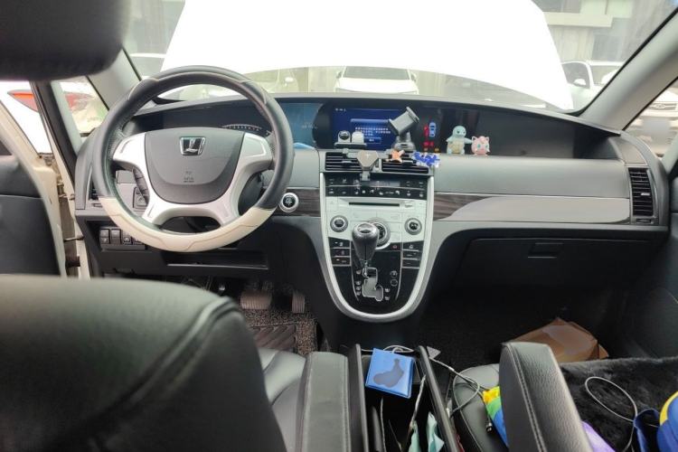Used Luxgen Great 7 MPV 2016 2.0T Comfort Edition Center Console