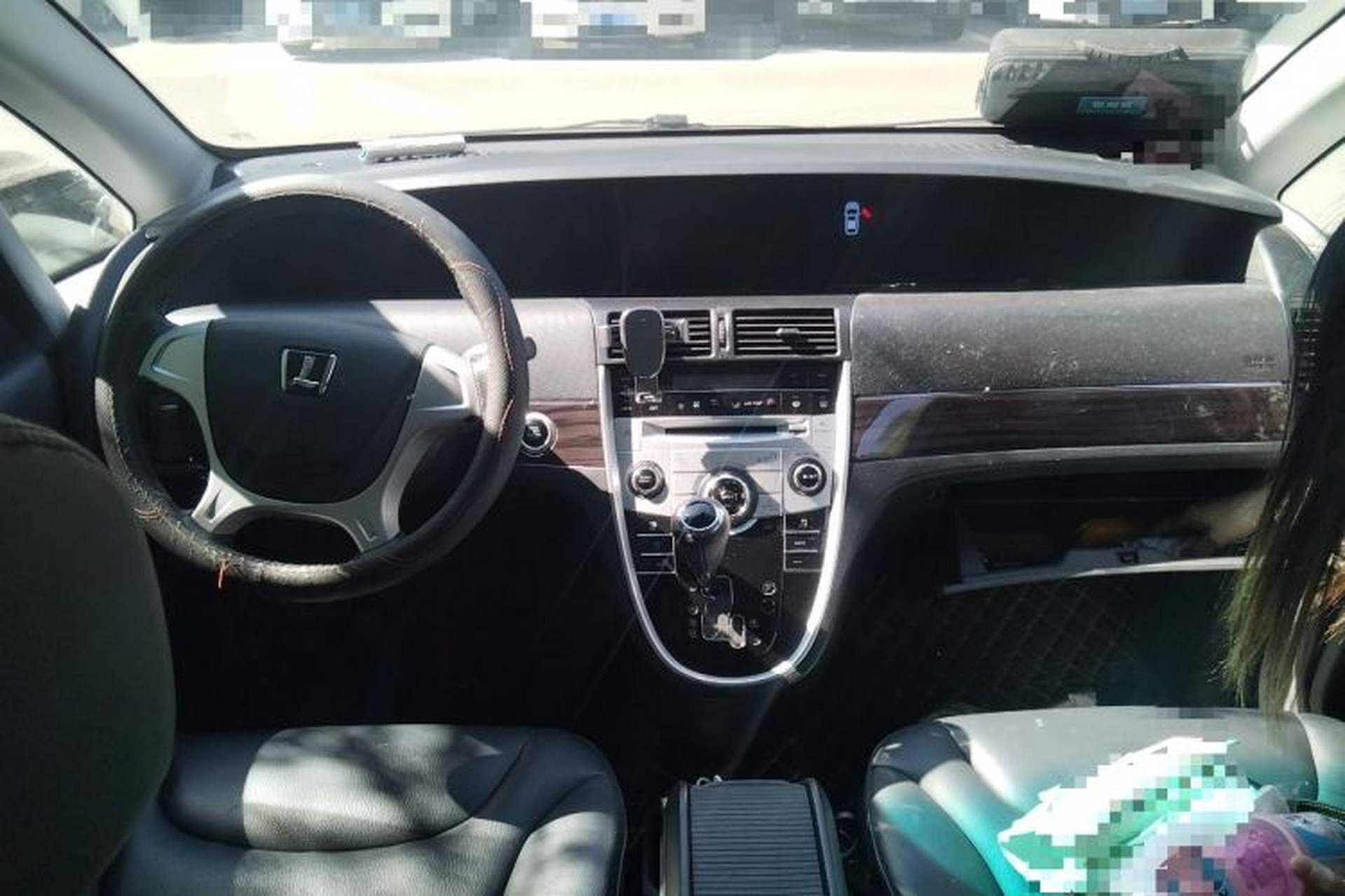 Used Luxgen Great 7 MPV 2016 2.0T Comfort Edition Center Console