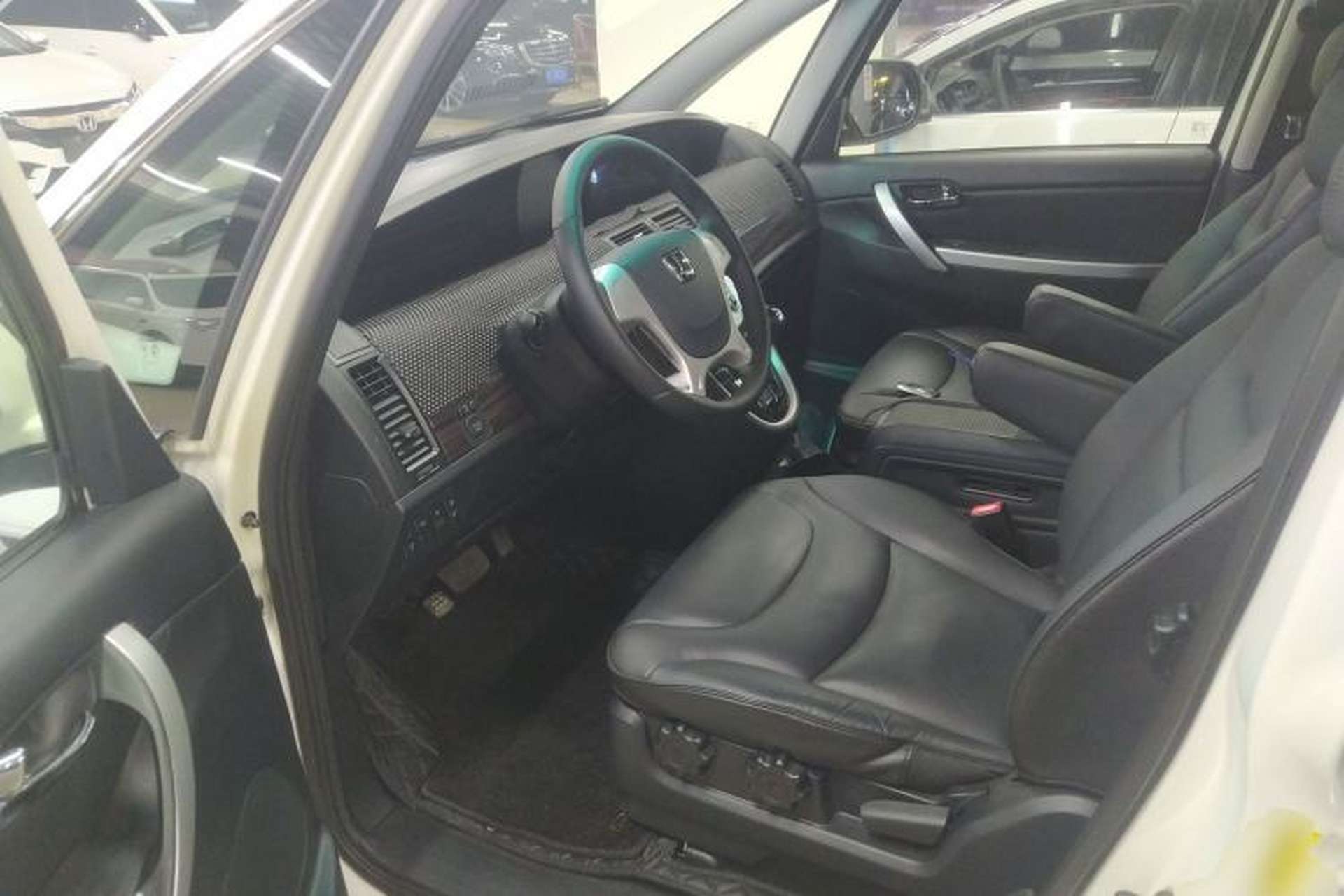 Used Luxgen Great 7 MPV 2016 2.0T Comfort Edition Driver Seat