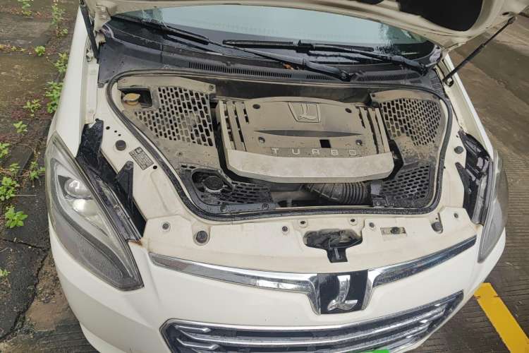 Used Luxgen Great 7 MPV 2016 2.0T Comfort Edition Engine Bay
