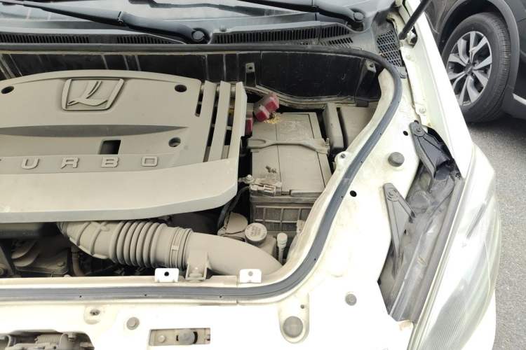Used Luxgen Great 7 MPV 2016 2.0T Comfort Edition Engine Bay Left