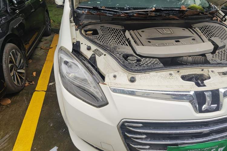 Used Luxgen Great 7 MPV 2016 2.0T Comfort Edition Engine Bay Right