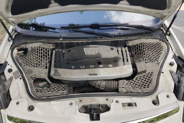 Used Luxgen Great 7 MPV 2016 2.0T Comfort Edition Engine Bay