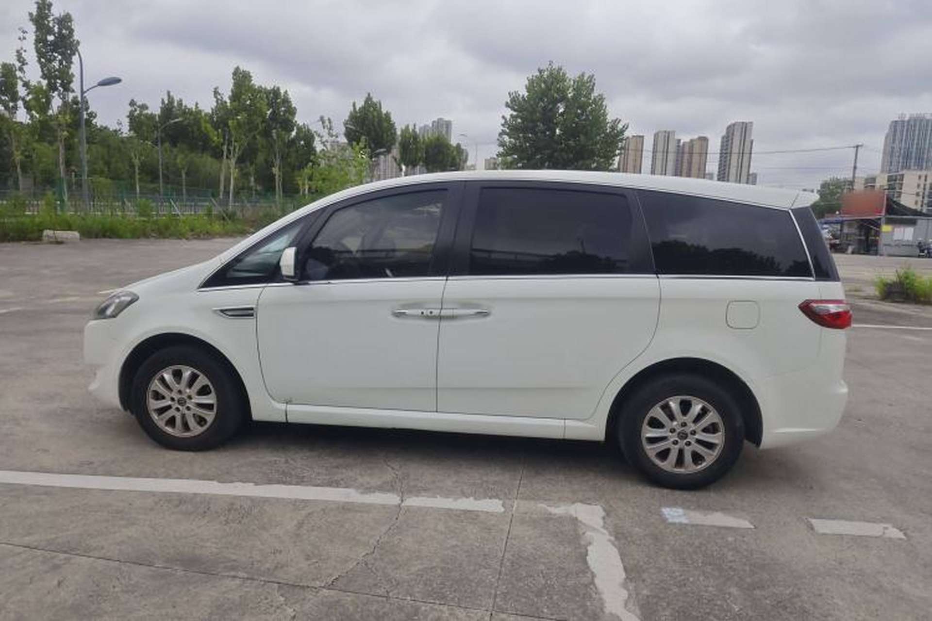 Used Luxgen Great 7 MPV 2016 2.0T Luxury Model Exterior 11