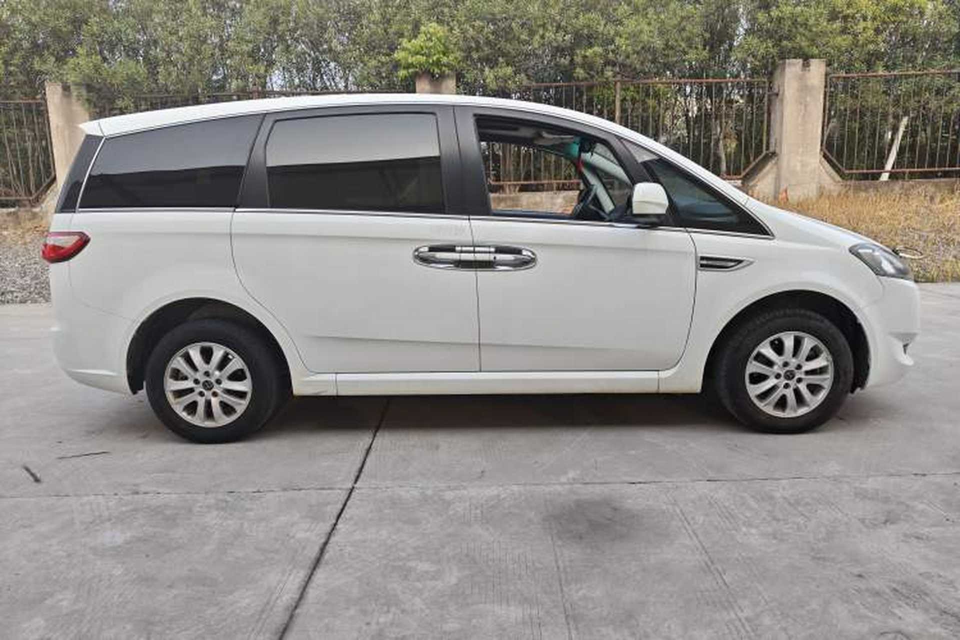 Used Luxgen Great 7 MPV 2016 2.0T Luxury Model Exterior 3