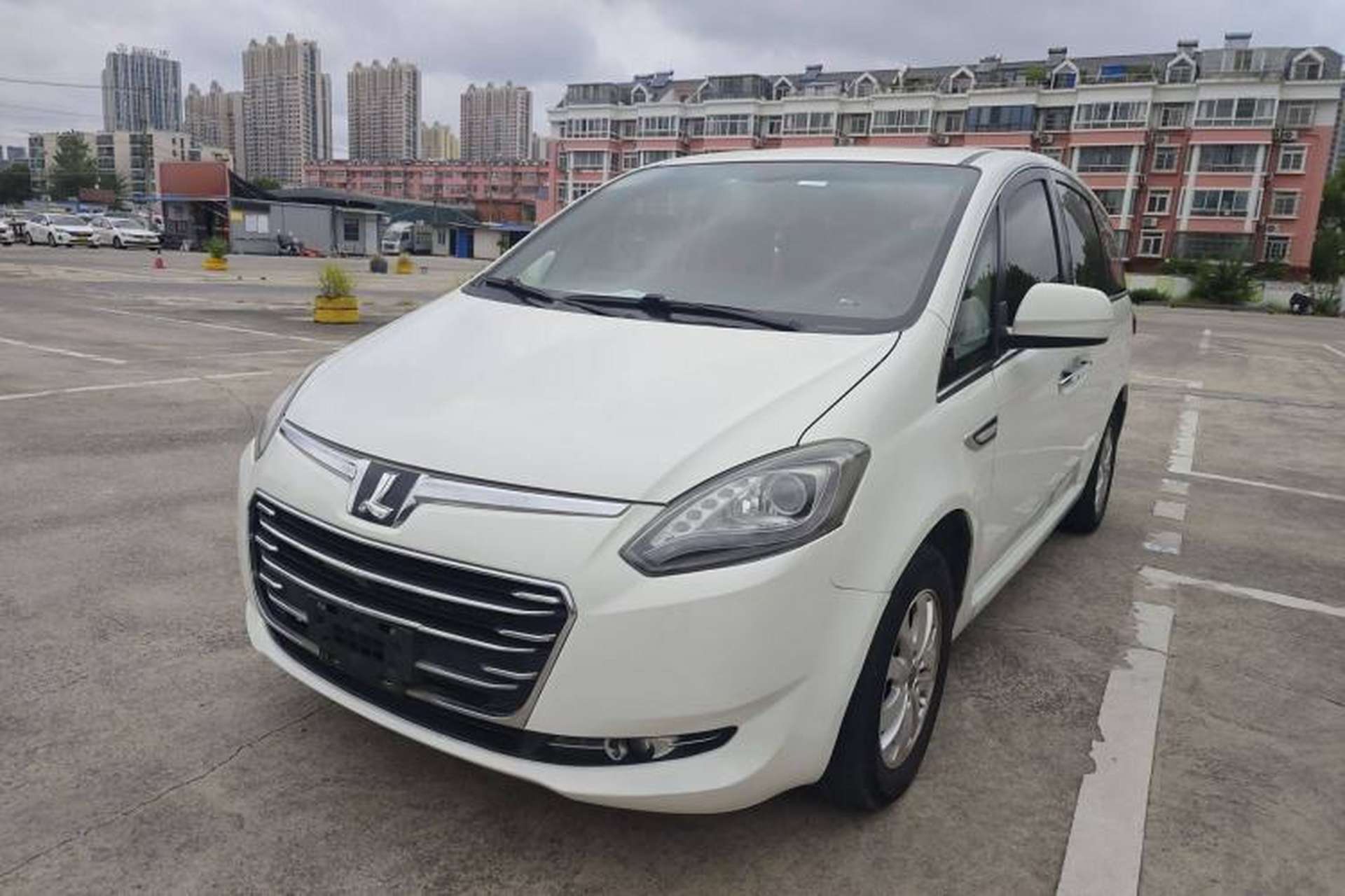 Used Luxgen Great 7 MPV 2016 2.0T Luxury Model Exterior 4